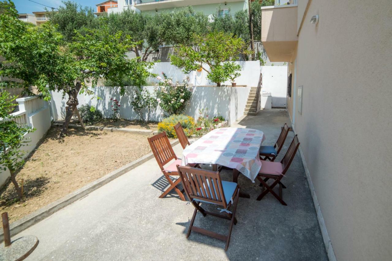 Niko Apartment *