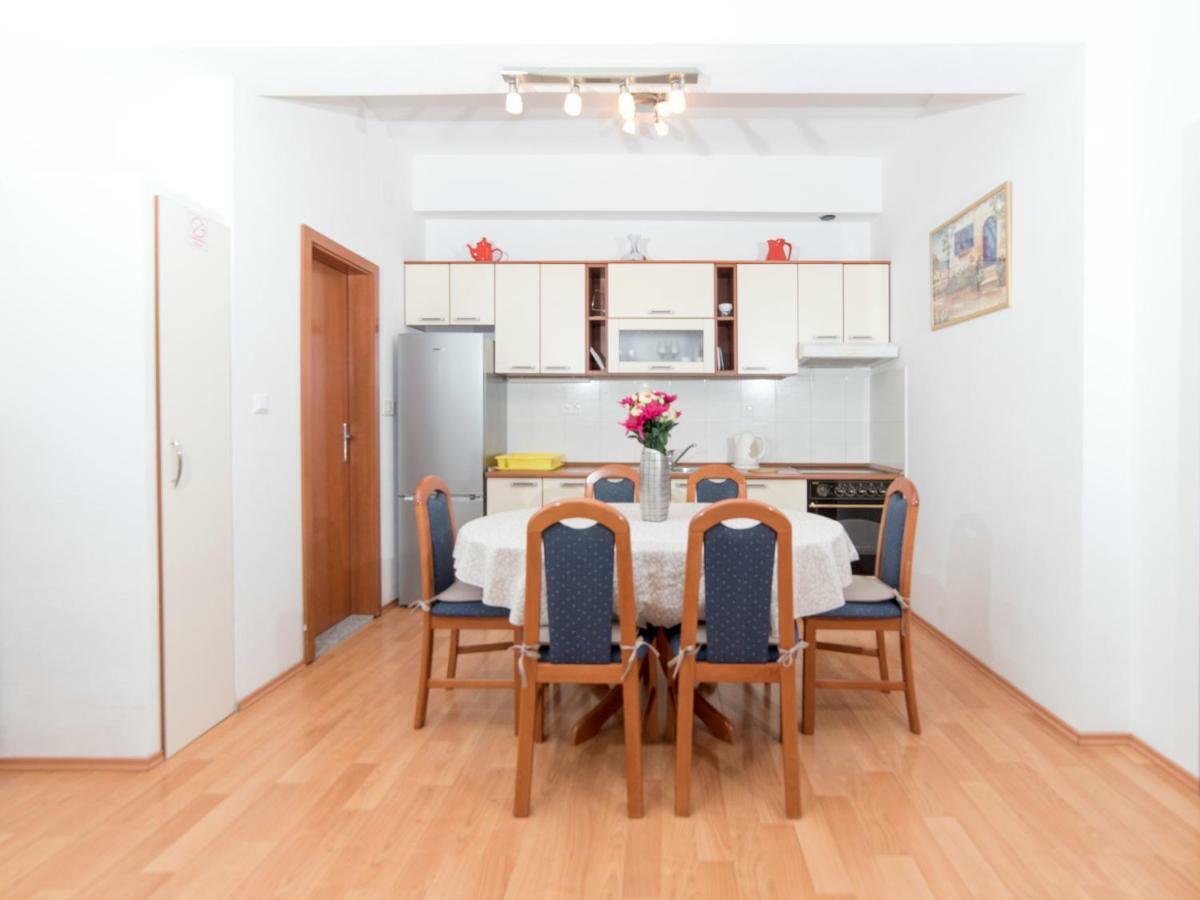 Niko Apartment